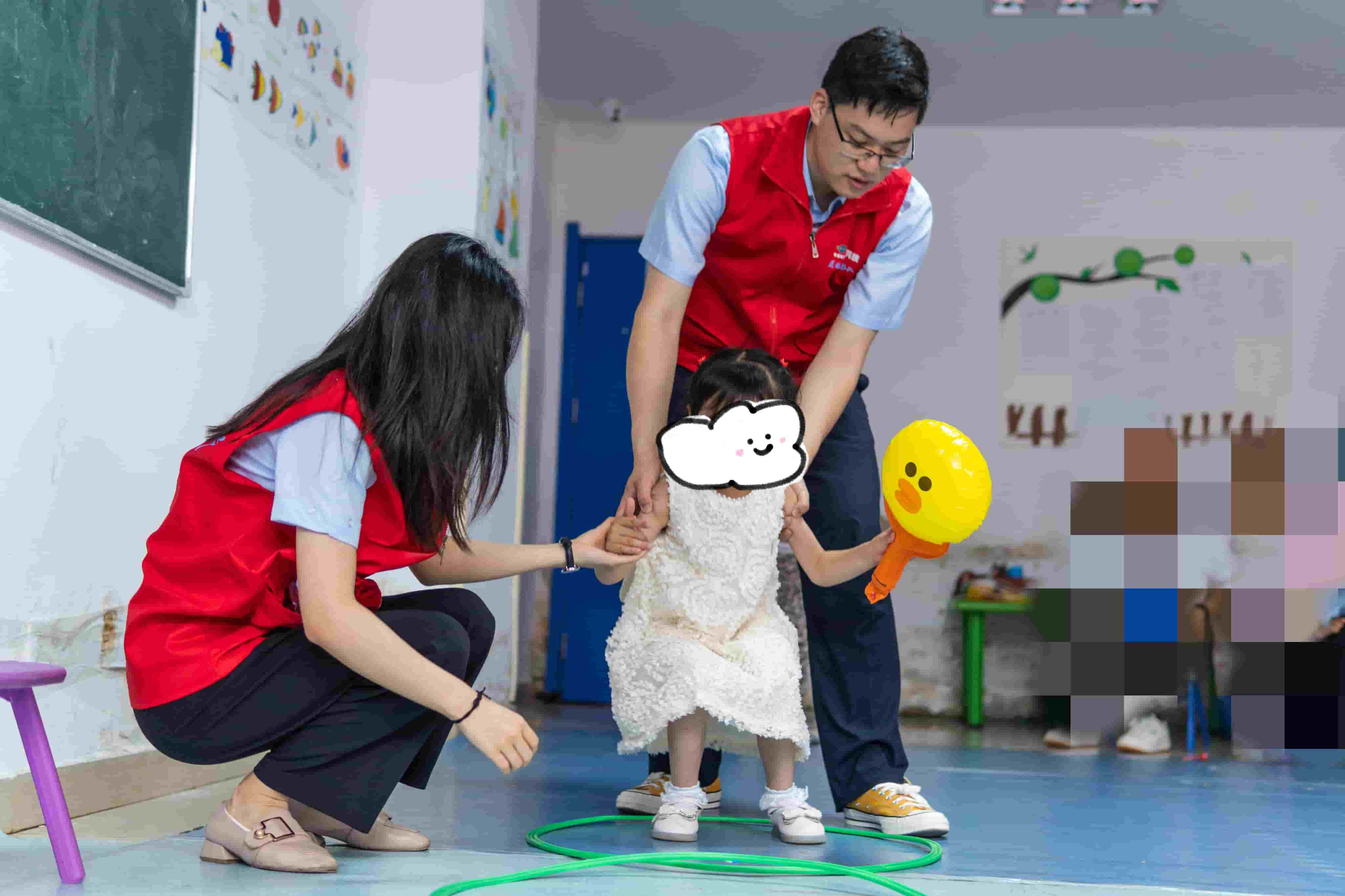 1720598530442 freecompress-2022年6月1日,藍鴿志愿服務隊與合肥思語兒童康復中心的孩子們一起歡度節日(2)