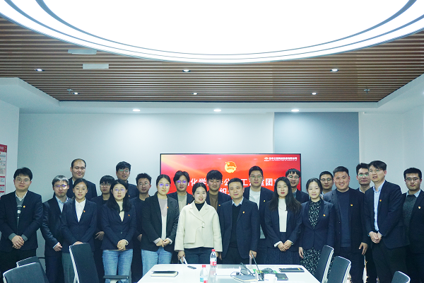 1741941660686 合影